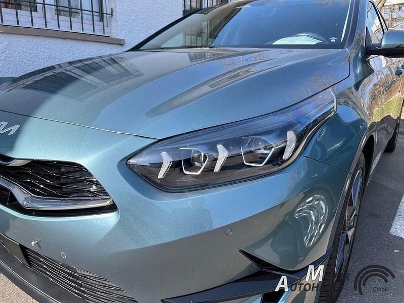 Gebraucht Kia Ceed 140 PS (102 kW) 2025 Yucca stahlgrau met. Kleinwagen