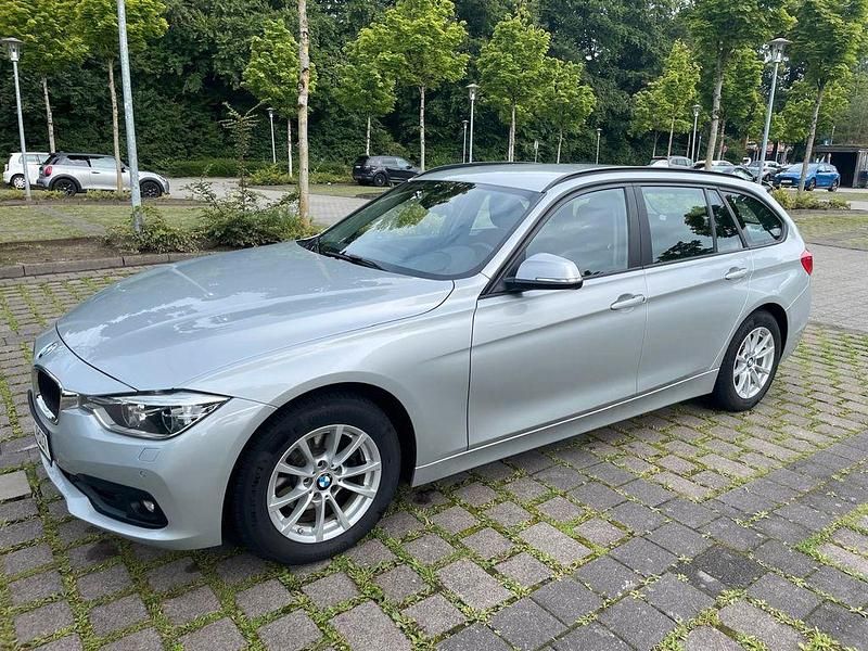 Silber Gebraucht 2018 BMW 318 Kombi | 16.490 € (Guter Preis) - Bild 1/4