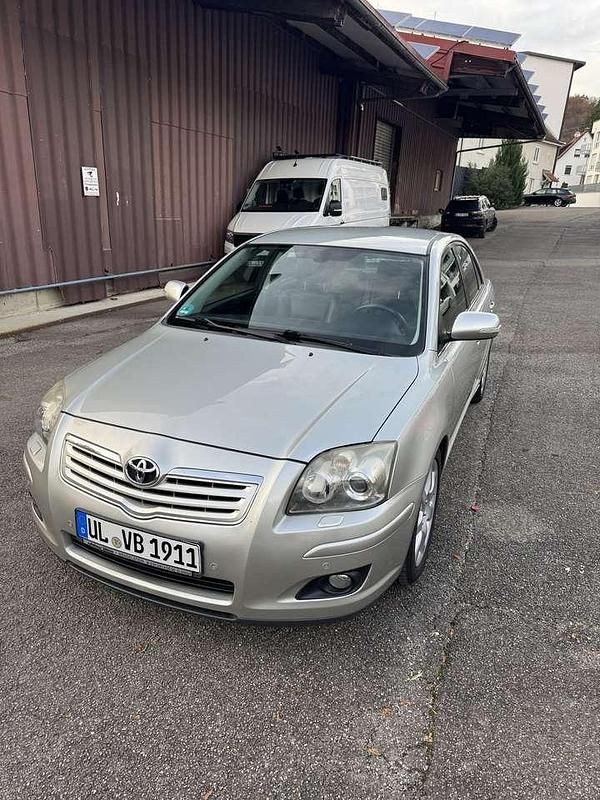 Silber Gebraucht 2008 Toyota Avensis Executive Limousine | 5.900 € (Fairer Preis) - Bild 1/4