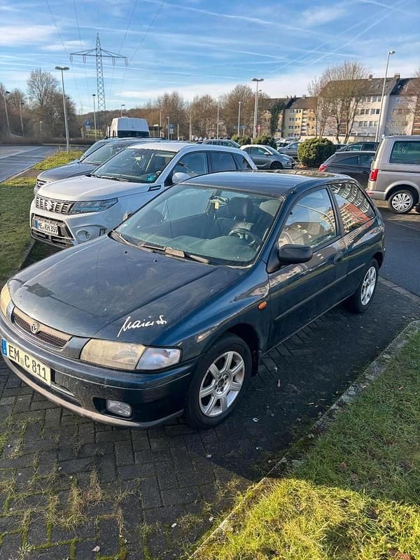 Blau Gebraucht 1999 Mazda 323 Kleinwagen | 700 € (Superpreis) - Bild 1/4