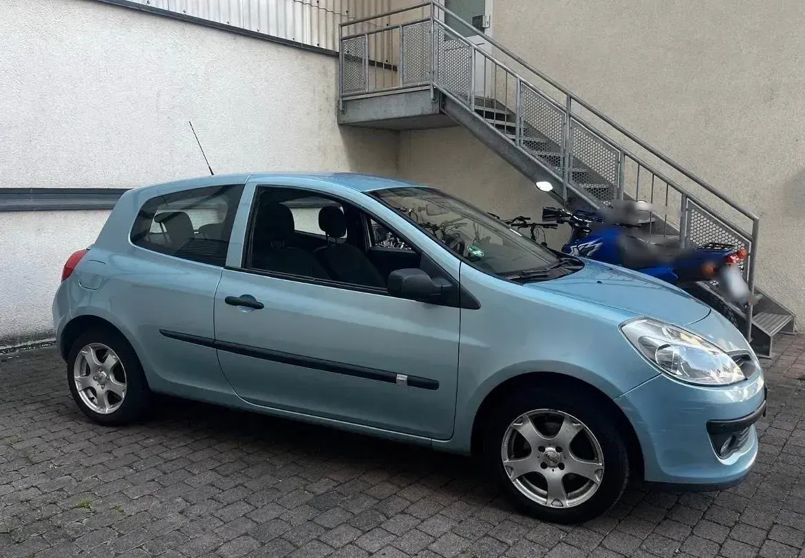 Gebraucht Renault Clio LIMITED 75 PS (55 kW) 2008 Grün Kleinwagen