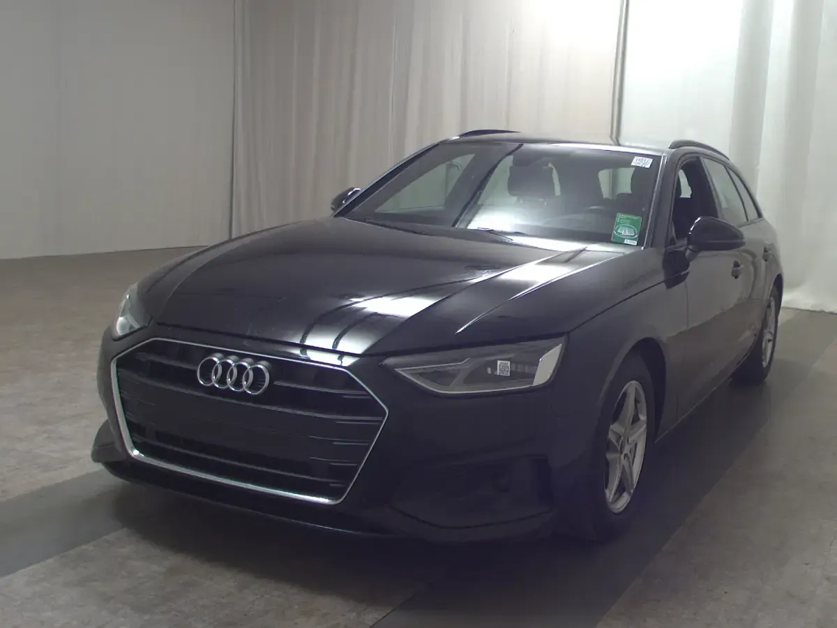 Gebraucht Audi A4 Basis 163 PS (119 kW) 2022 Schwarz Kombi