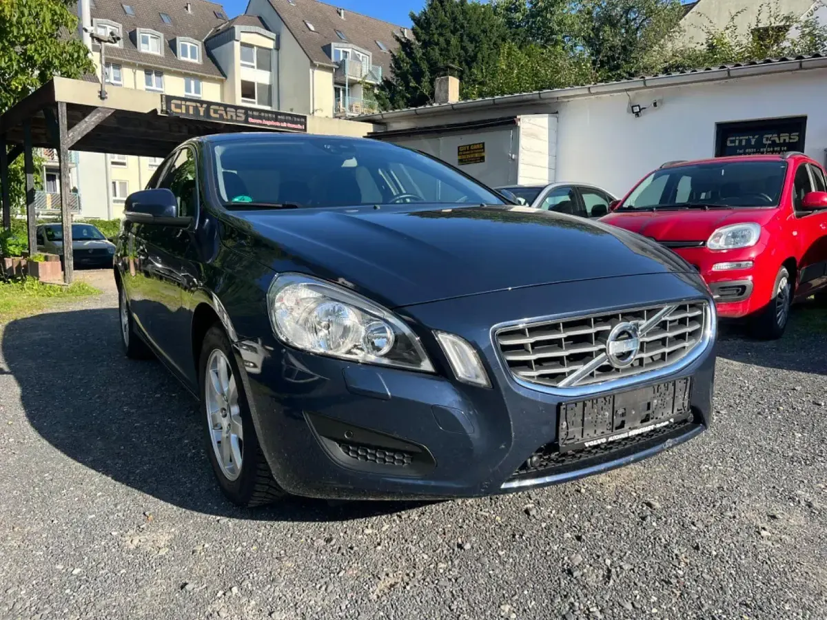 Gebraucht Volvo S60 Momentum 163 PS (119 kW) 2011 Blau Limousine