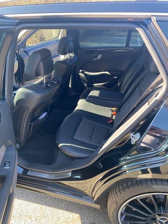Gebraucht Mercedes E200 Avantgarde 184 PS (135 kW) 2011 Schwarz Limousine