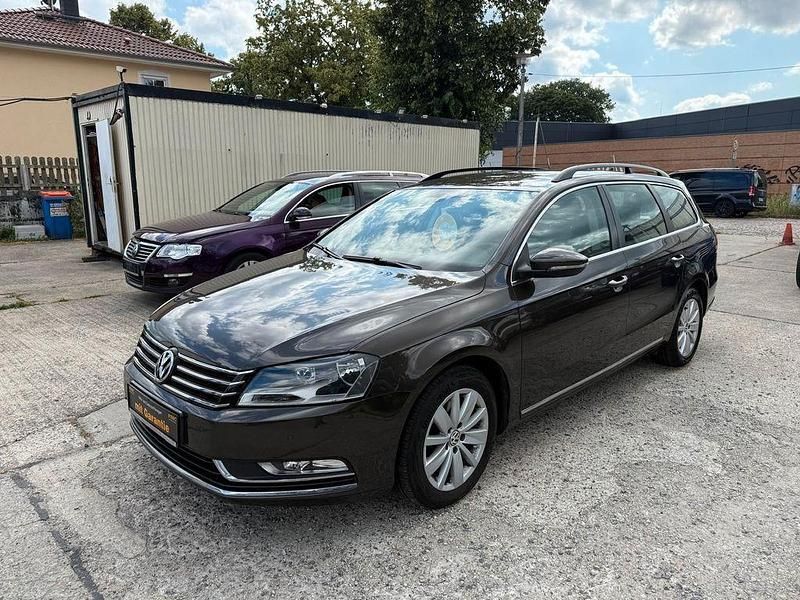 Black oak brown Gebraucht 2013 VW Passat Comfortline Kombi | 9.990 € (Fairer Preis) - Bild 1/4
