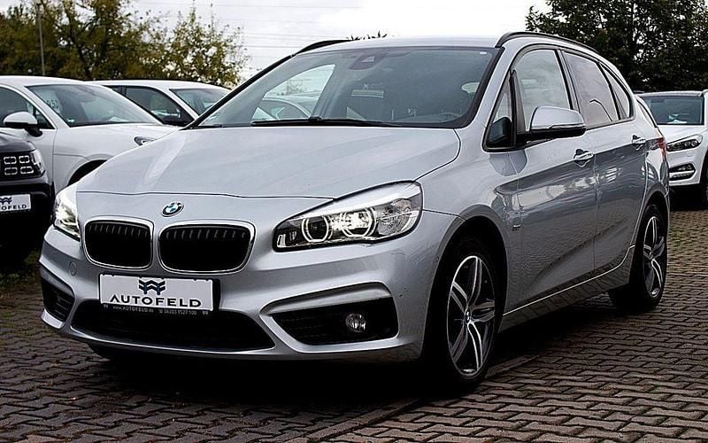Silber Gebraucht 2018 BMW 218 Sport Line Van / Kleinbus | 11.950 € (Guter Preis) - Bild 1/4