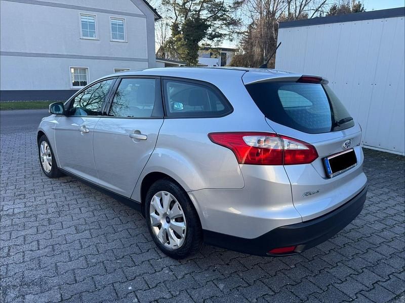 Gebraucht Ford Focus Trend 116 PS (85 kW) 2013 Silber Kombi