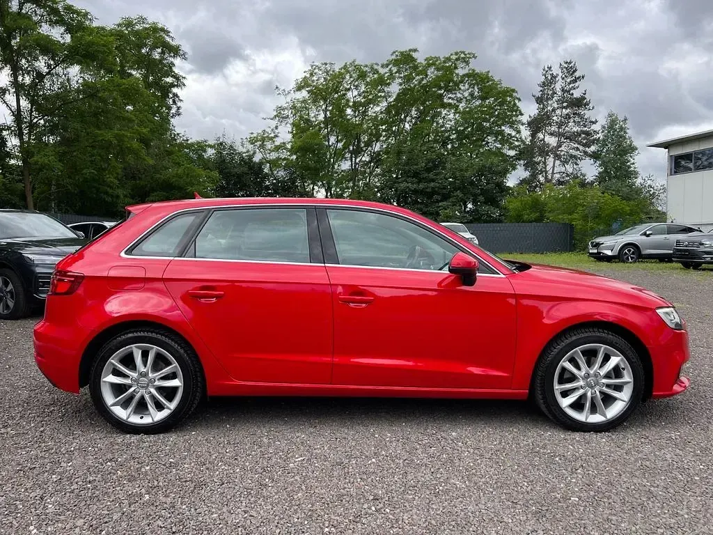 Gebraucht Audi A3 Design 150 PS (110 kW) 2016 Rot Limousine