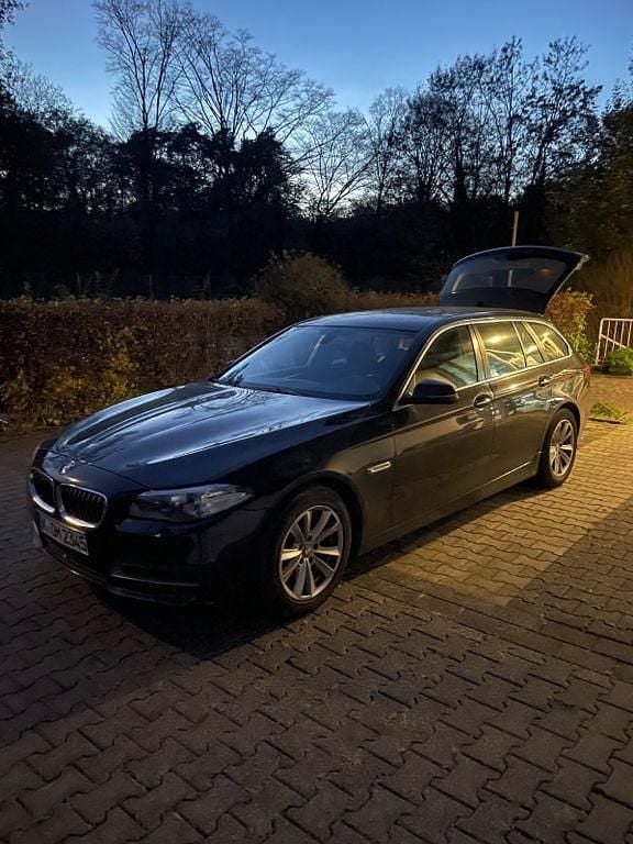 Schwarz Gebraucht 2013 BMW 520 Kombi | 7.900 € (Fairer Preis) - Bild 1/4