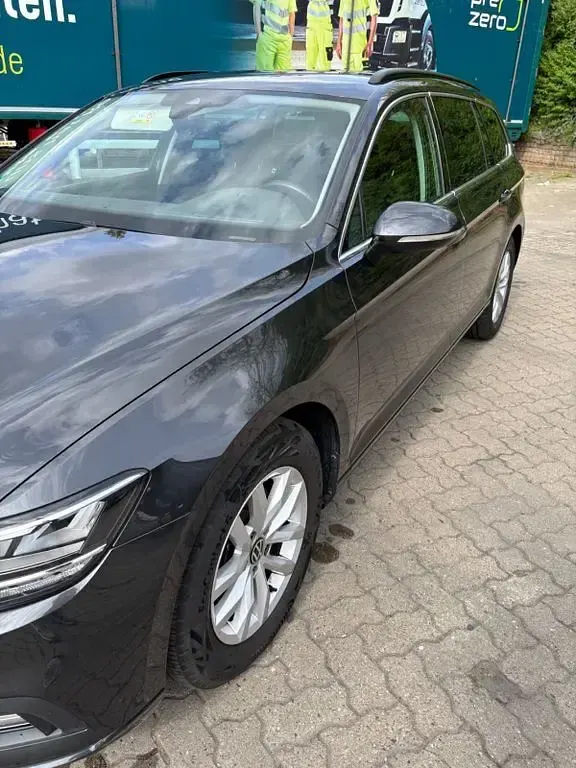 Gebraucht VW Passat 150 PS (110 kW) 2021 Grau Kombi