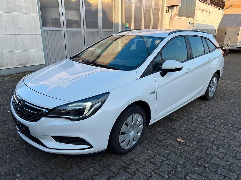 Weiß Gebraucht 2017 Opel Astra Kombi | 6.980 € (Fairer Preis) - Bild 1/4