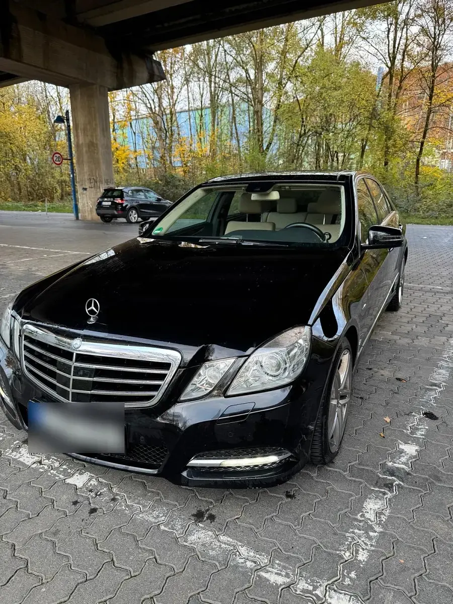 Gebraucht Mercedes E350 231 PS (169 kW) 2011 Schwarz Limousine