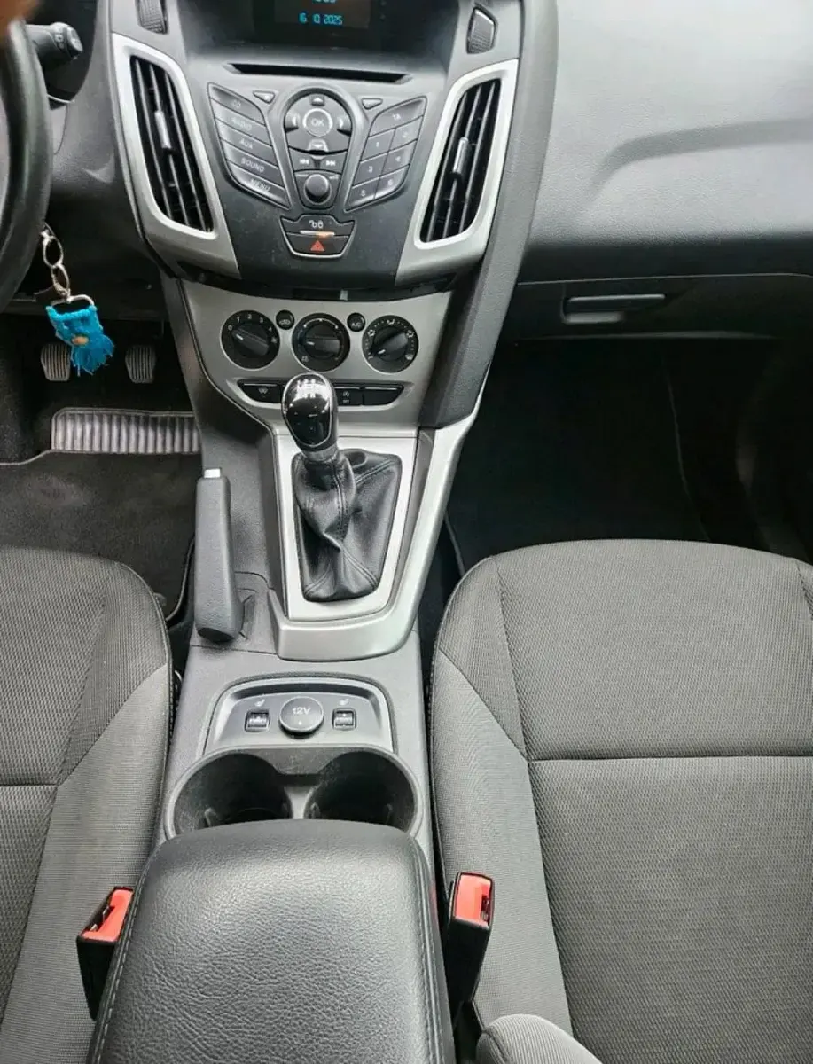 Gebraucht Ford Focus 75 PS (55 kW) 2014 Weiß Kleinwagen