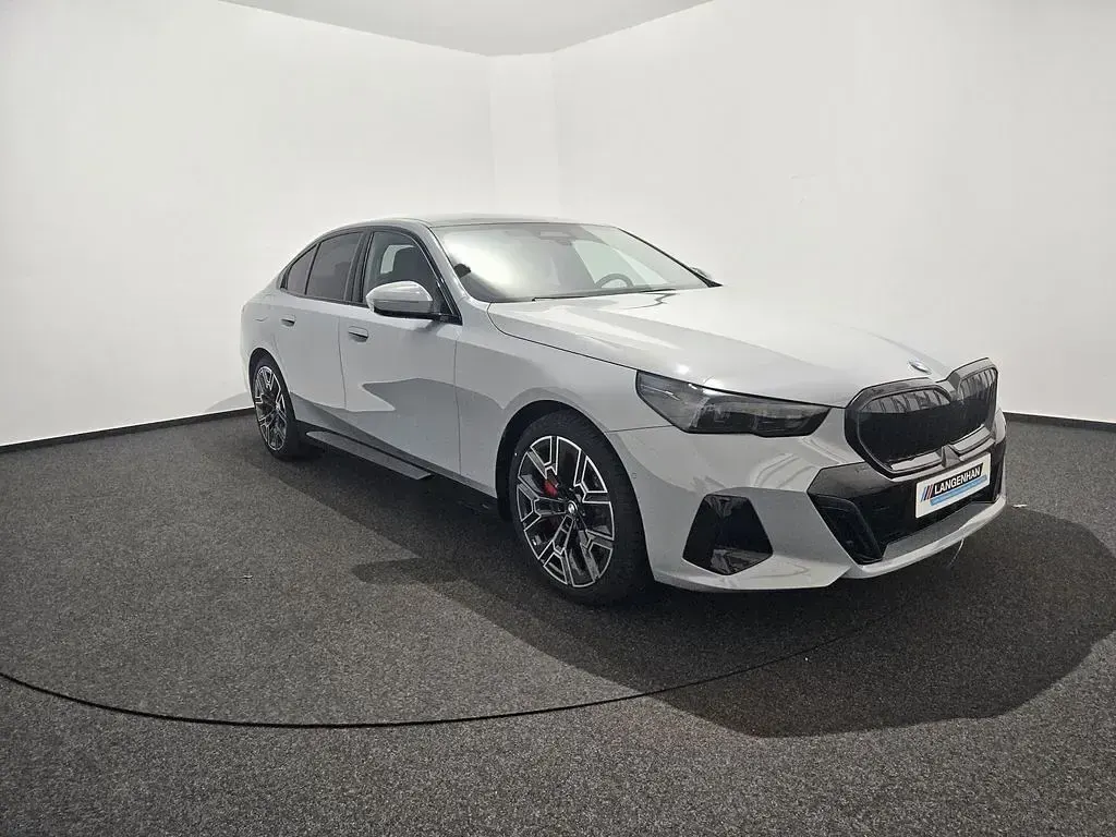 Neu BMW 540 M Sport 303 PS (222 kW) 2026 Grau Limousine