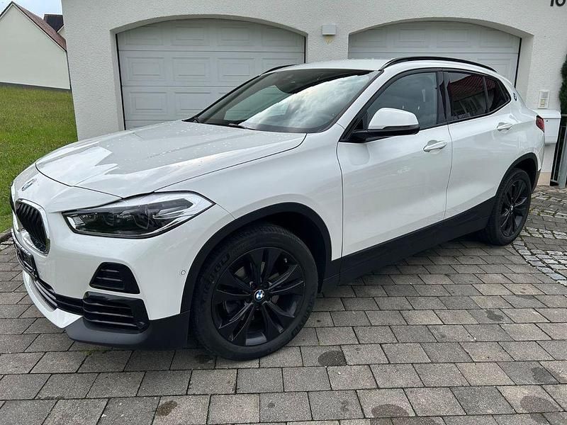 Alpinweiss uni Gebraucht 2021 BMW X2 Sport Line SUV | 21.390 € (Guter Preis) - Bild 1/4