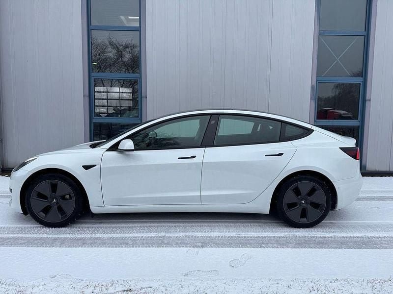 Gebraucht Tesla Model 3 Standard Range Plus 239 kW (325 PS) 2021 Pearl white multicoat Limousine