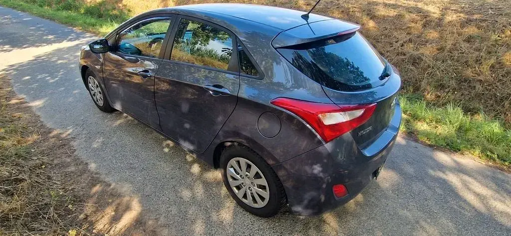Gebraucht Hyundai i30 110 PS (80 kW) 2015 Grau Limousine