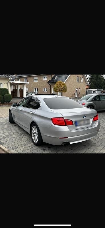 Gebraucht BMW 523 204 PS (150 kW) 2010 Silber Limousine