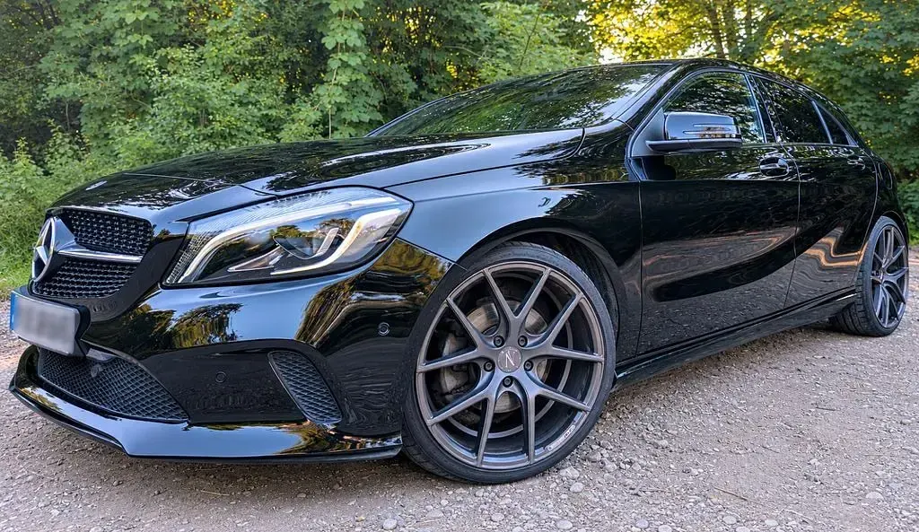 Gebraucht Mercedes A200 Urban 156 PS (114 kW) 2016 Schwarz Kleinwagen