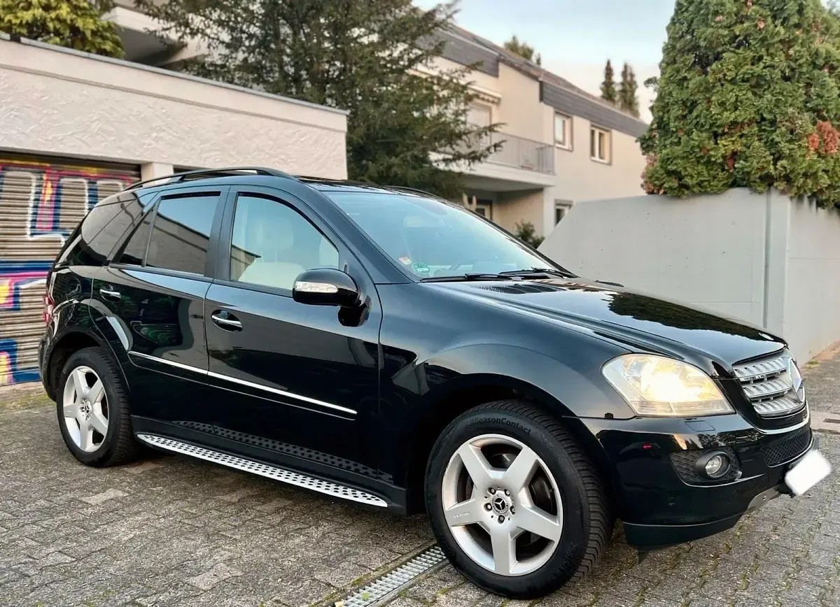 Gebraucht Mercedes ML500 306 PS (225 kW) 2006 Schwarz SUV