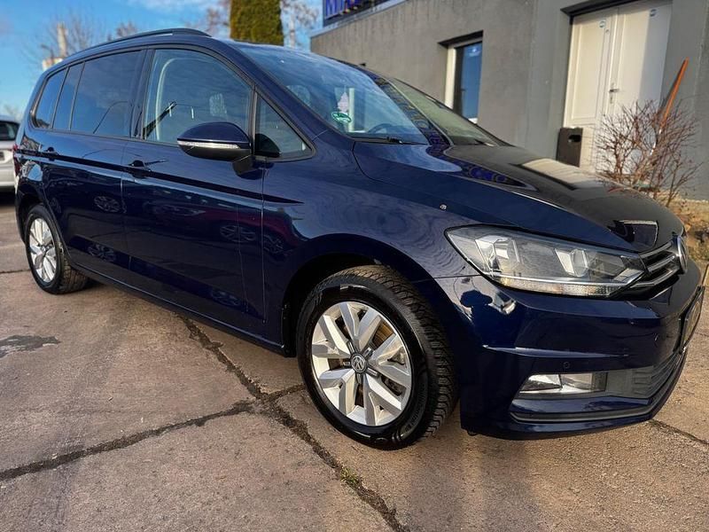 Gebraucht VW Touran Comfortline 116 PS (85 kW) 2017 Blau Van / Kleinbus