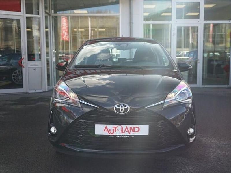 Gebraucht Toyota Yaris 111 PS (81 kW) 2018 Schwarz Kleinwagen