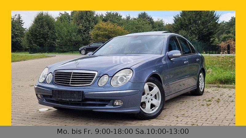 Blau Gebraucht 2005 Mercedes E220 Avantgarde Limousine | 3.497 € (Guter Preis) - Bild 1/4