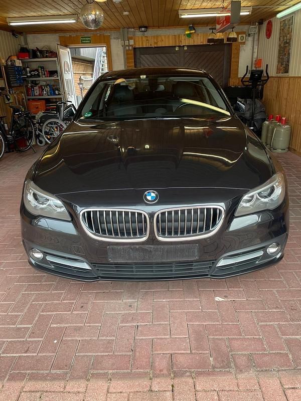 Schwarz Gebraucht 2015 BMW 530 Limousine | 18.500 € (Superpreis) - Bild 1/4