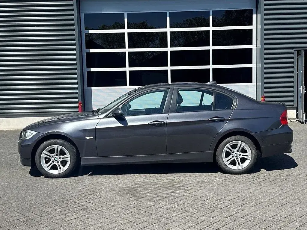 Gebraucht BMW 316 122 PS (89 kW) 2008 Grau Limousine
