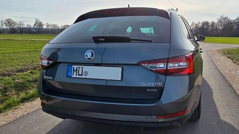 Gebraucht Skoda Superb 190 PS (139 kW) 2018 Grau Kombi