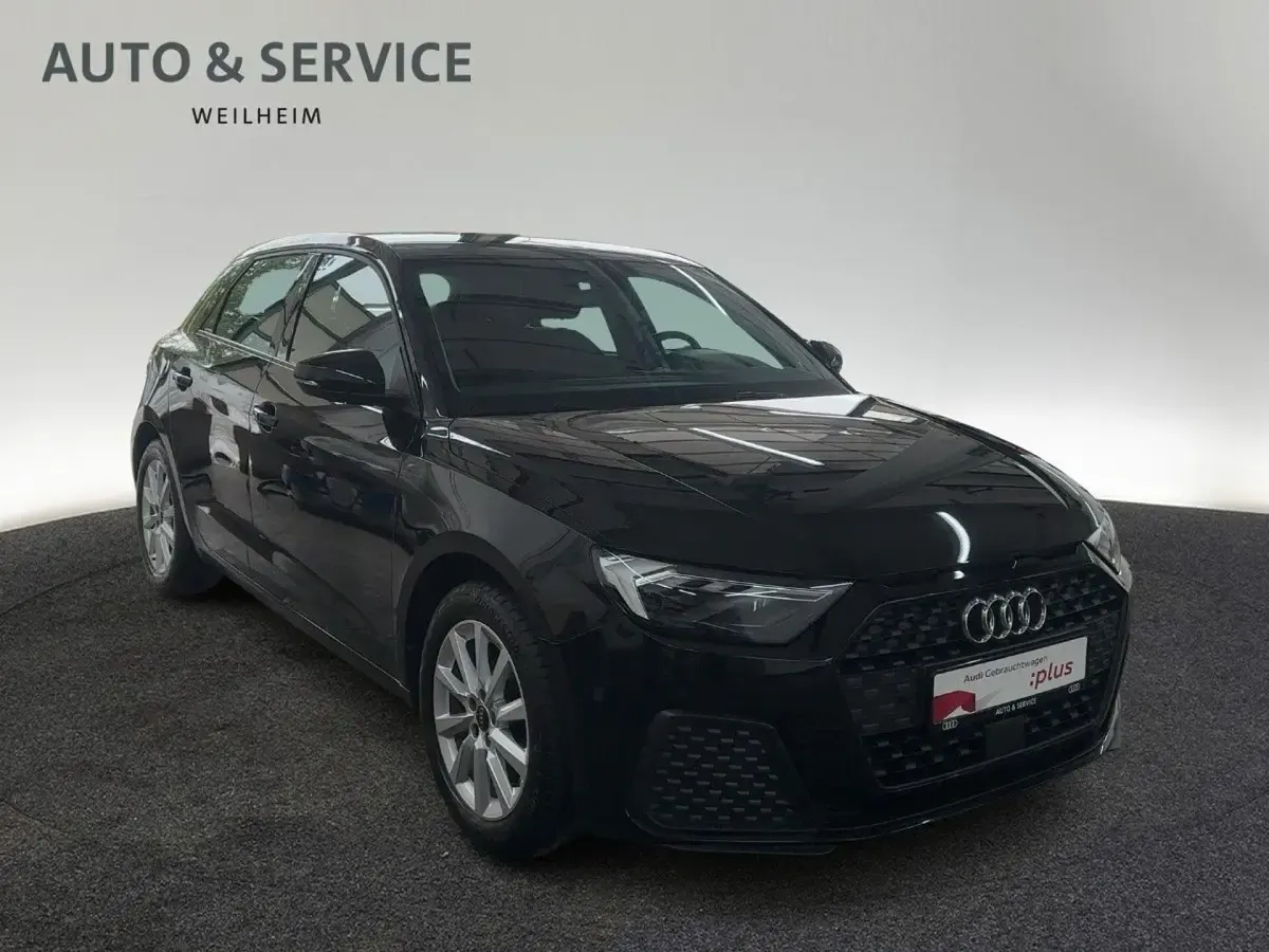 Gebraucht Audi A1 Sportback Basis 95 PS (69 kW) 2023 Mythosschwarz metallic Kleinwagen