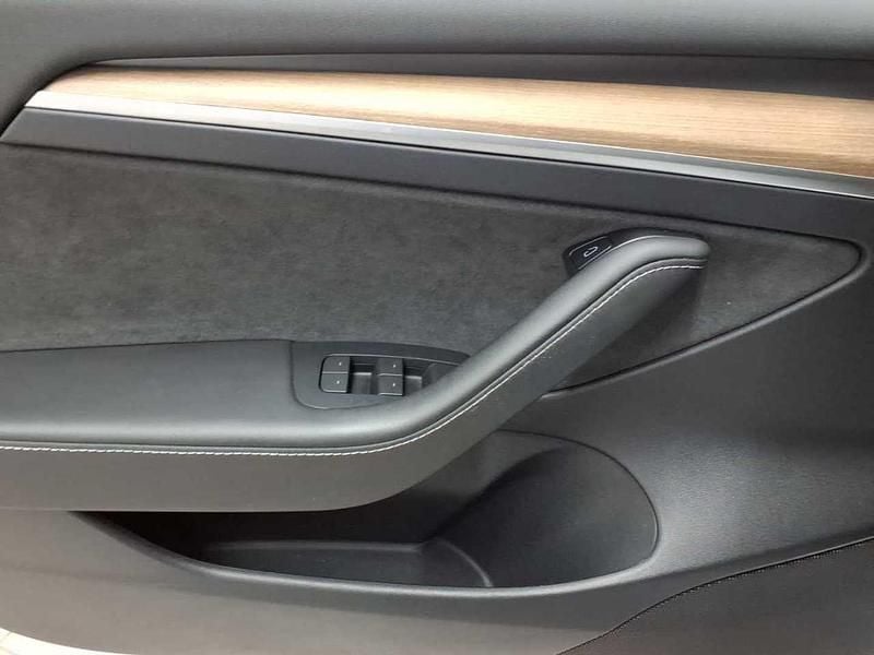 Gebraucht Tesla Model 3 Standard Range Plus 208 kW (283 PS) 2021 Pearl white multicoat Limousine