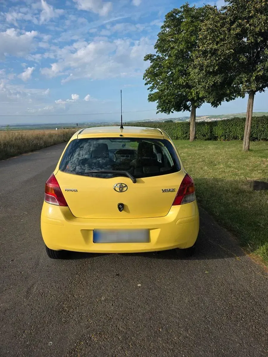 Gebraucht Toyota Yaris Cool 69 PS (50 kW) 2009 Gelb Kleinwagen