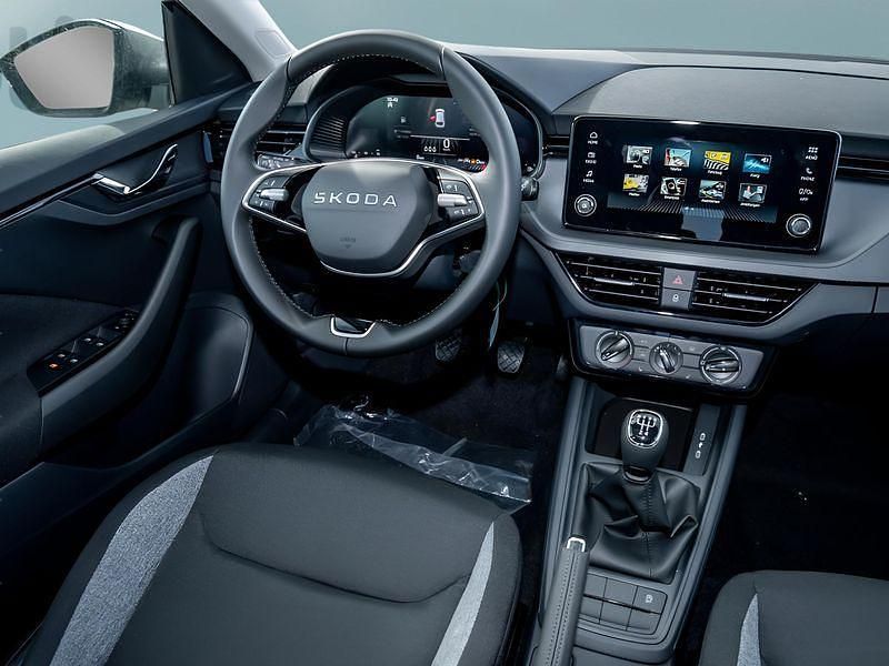 Neu Skoda Scala 95 PS (69 kW) 2025 Grau Kleinwagen