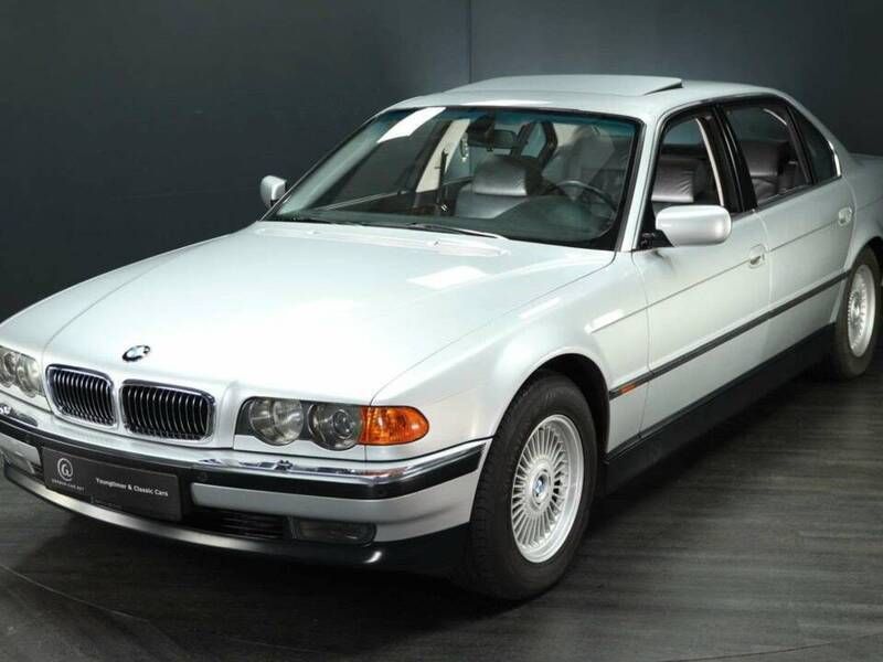 Silber Gebraucht 1999 BMW 750 Limousine | 35.900 € - Bild 1/4