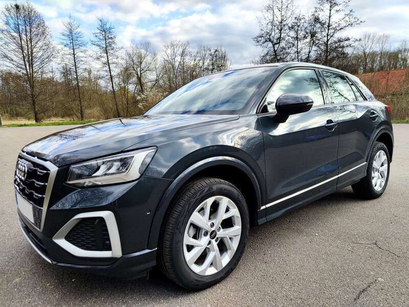 Grau Gebraucht 2023 Audi Q2 Advanced Plus SUV | 28.900 € (Fairer Preis) - Bild 1/4