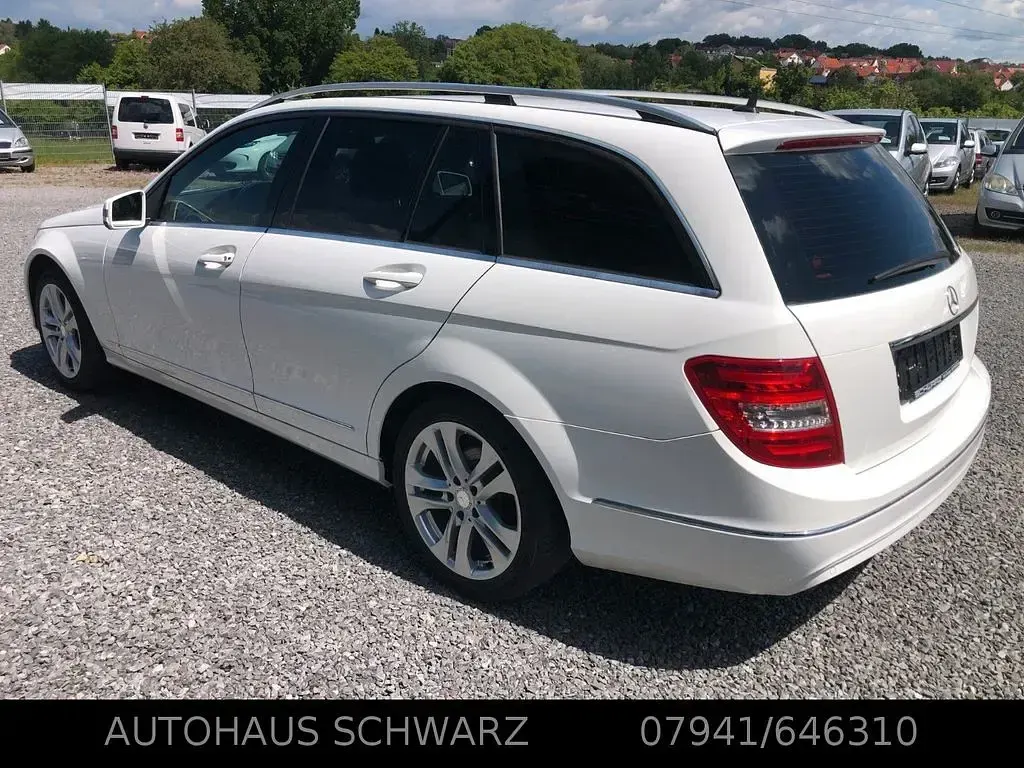 Gebraucht Mercedes C180 156 PS (114 kW) 2014 Weiß Limousine