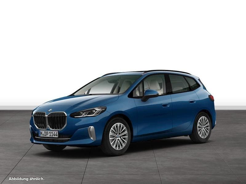 Phytonicblau metallic Gebraucht 2025 BMW 218 Active Tourer Comfort Edition Van / Kleinbus | 37.074 € (Fairer Preis) - Bild 1/4