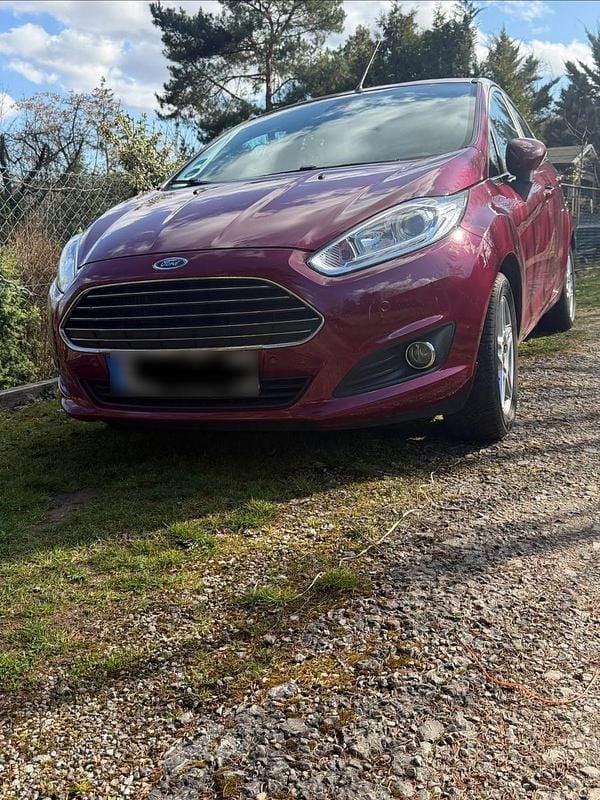 Gebraucht Ford Fiesta Titanium 101 PS (74 kW) 2013 Rot Kleinwagen