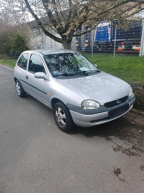 Silber Gebraucht 2000 Opel Corsa Kleinwagen | 300 € (Guter Preis) - Bild 1/2