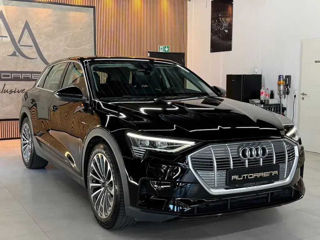 Gebraucht Audi e-tron Basis 300 kW (408 PS) 2022 Schwarz SUV