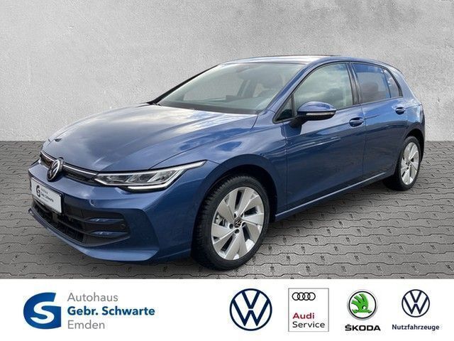 Blau Gebraucht 2025 VW Golf VIII Life Limousine | 31.490 € (Fairer Preis) - Bild 1/4