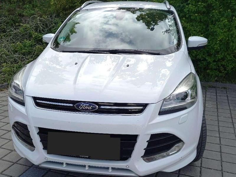 Gebraucht Ford Kuga Individual 150 PS (110 kW) 2015 Weiß SUV