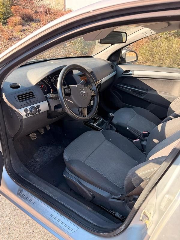 Gebraucht Opel Astra 110 PS (80 kW) 2010 Silber Kombi