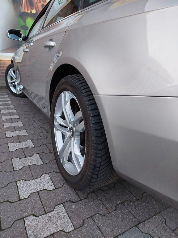 Gebraucht Audi A4 Ambiente 143 PS (105 kW) 2012 Beige Limousine