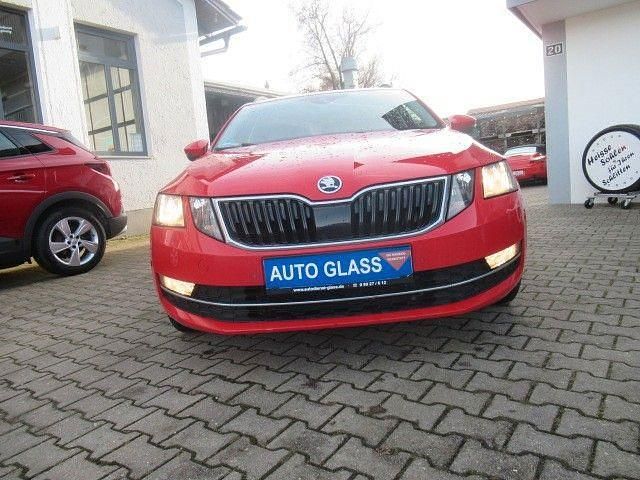 Rot Gebraucht 2017 Skoda Octavia Style Kombi | 15.550 € (Fairer Preis) - Bild 1/4