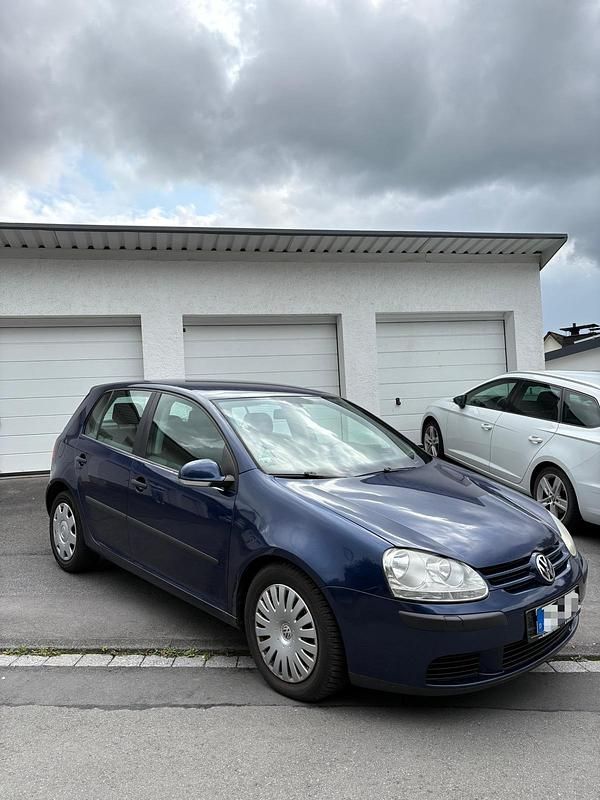 Blau Gebraucht 2006 VW Golf V Trendline Kleinwagen | 3.400 € (Fairer Preis) - Bild 1/4