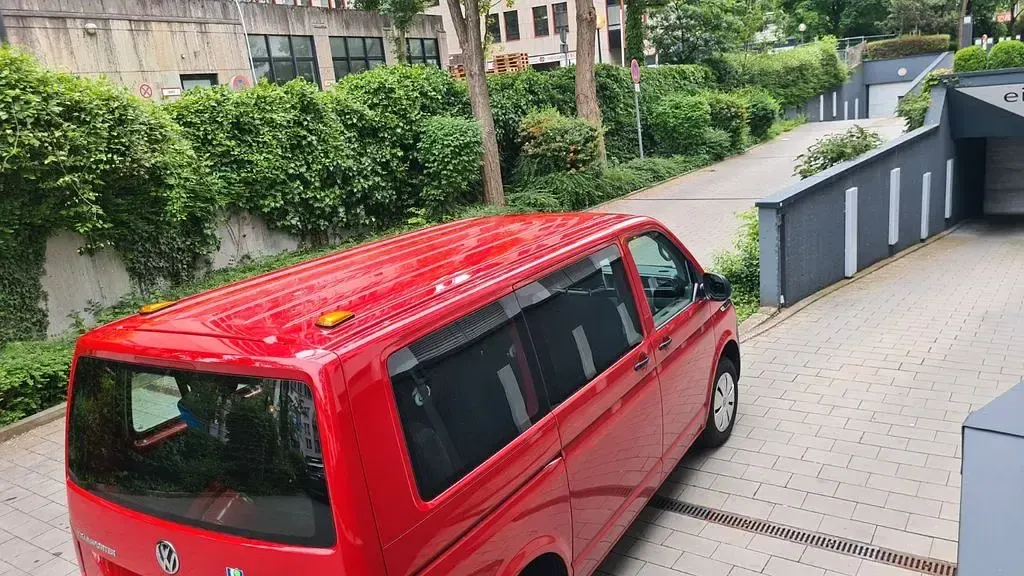 Gebraucht VW T6.1 110 PS (80 kW) 2022 Rot Van