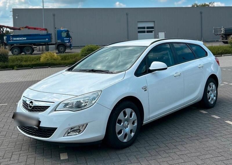 Weiß Gebraucht 2012 Opel Astra Limousine | 4.100 € (Guter Preis) - Bild 1/4