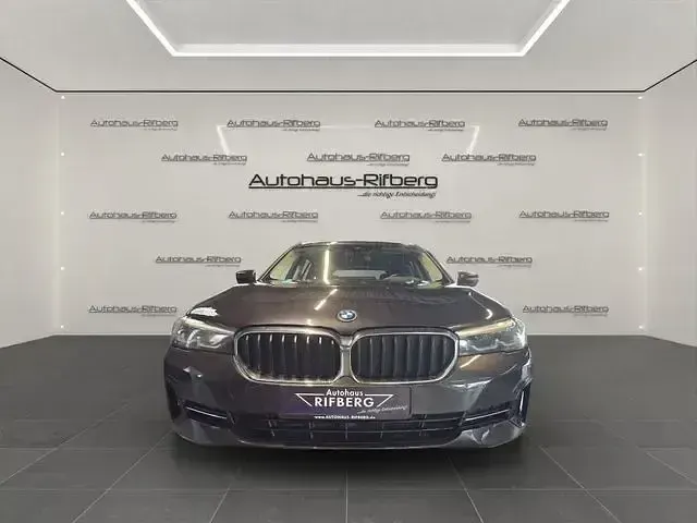 Używany BMW 530e Performance 292 KM (214 kW) 2022 Szary Sedan/Limuzyna